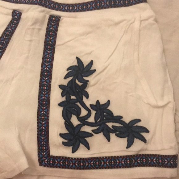 Worn maybe 3 times. Cute shorts with pattern. - Picture 3 of 6